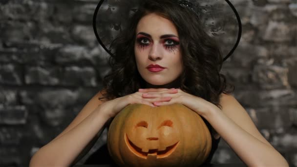 The woman-sorceress posing with pumpkin — Stock Video