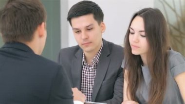 Genç ve çekici çift danışmanlığı