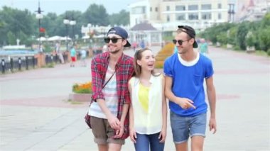 Üç arkadaş hayatında iyi günler