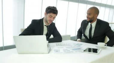 Ofiste konuşmak gençler