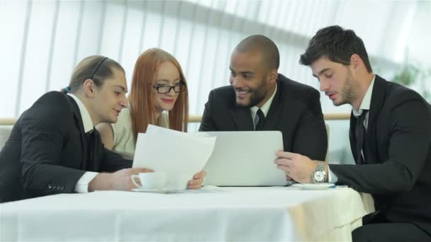 Reunião de negócios com colegas — Vídeo de Stock