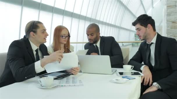 Reunión de negocios con colegas — Vídeo de stock