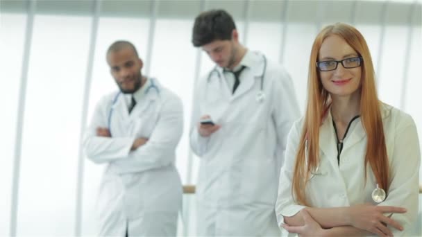 Retrato de mulheres alegres médico — Vídeo de Stock