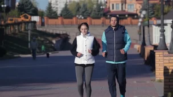 Concept sur la course urbaine, le sport, le fitness et les personnes — Video