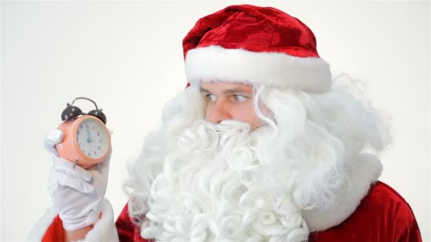 Weihnachtsmann starrt auf die Uhr. — Stockvideo