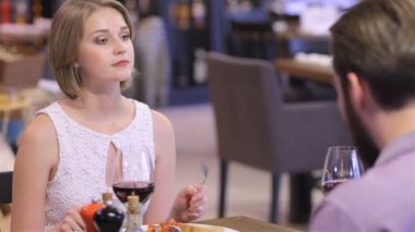 Ortak romantik akşam yemeği bir restoran