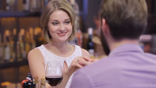 Sevgililer Günü'nde evlilik teklifi — Stok video