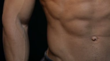 Güzel bir Abs ve göğüs yakın