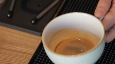 barista tarafından Latte sanat yapmak nasıl