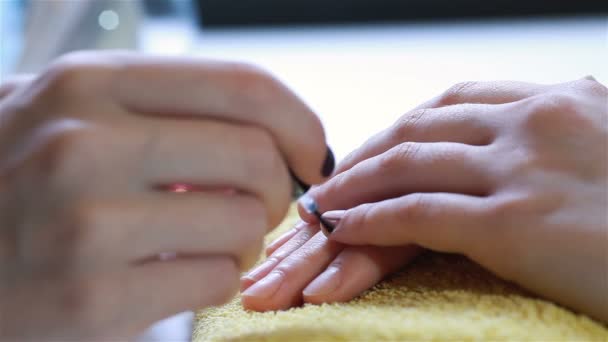 Closeup of a woman using a cuticle pusher — Stock Video