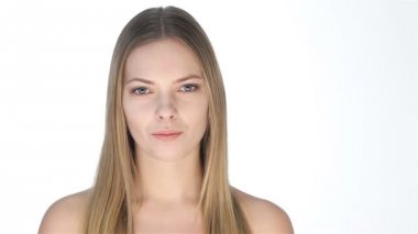 Güzel sarışın Şşş jest yapıyor