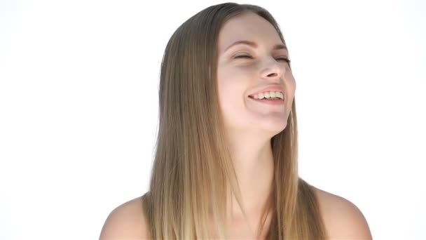Vacker kvinnlig modell på vit bakgrund — Stockvideo