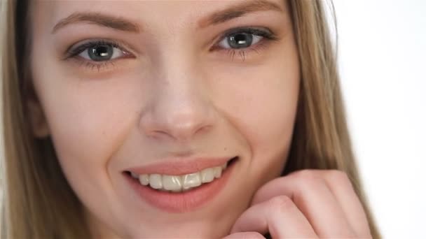 Attractive blonde lady with blue eyes — Stock Video