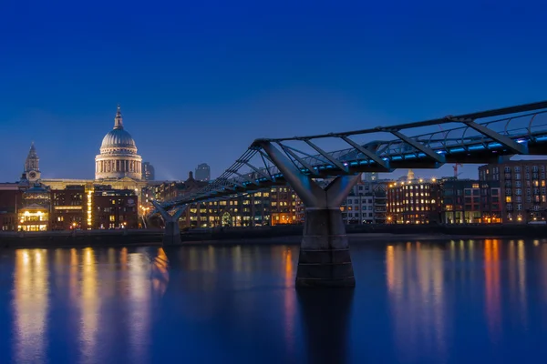 Millenium Bridge w Londynie — Zdjęcie stockowe