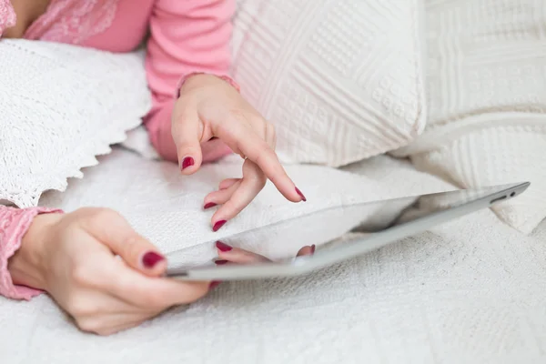 Closeup view of hands with digital tablet — Stock Photo, Image