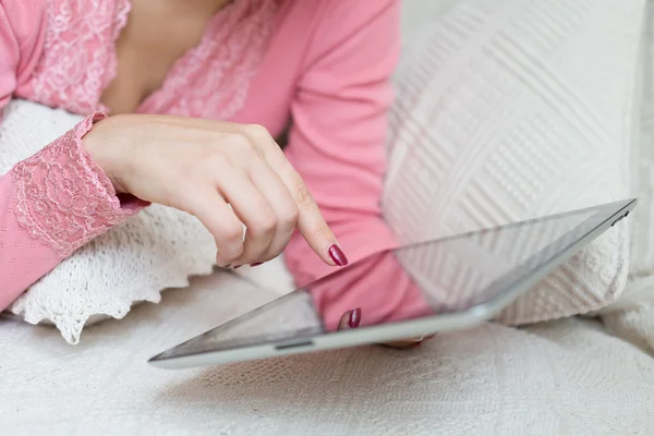 Closeup view of hands with digital tablet — Stock Photo, Image