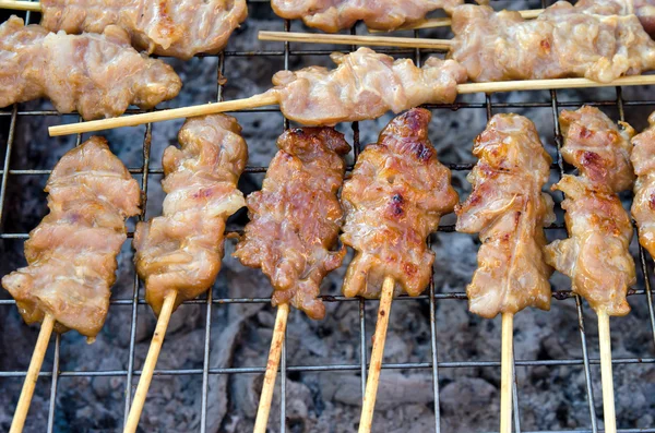 Thaise stijl bananenblad verpakt voedsel, varkensvlees en pinda — Stockfoto