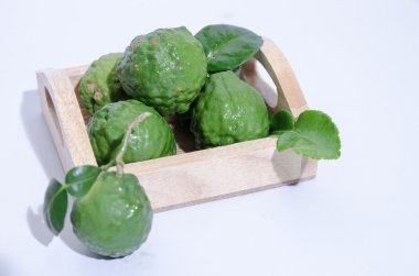 Bergamot kutusunda beyaz arka plan üzerinde