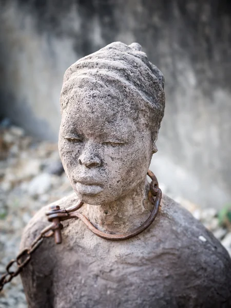 Skulptur av slav i Stone Town — Stockfoto