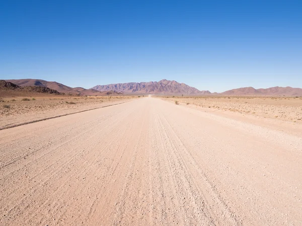 Route typique de gravier en Namibie . — Photo