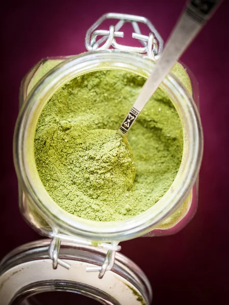 Moringa por egy üvegedénybe. — Stock Fotó