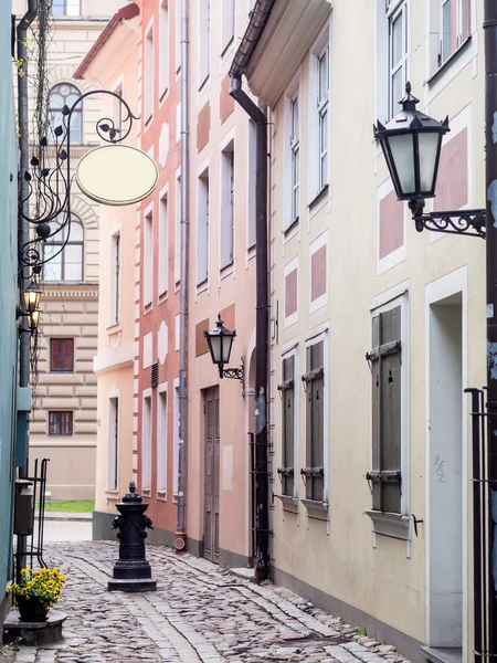 Ulice w starego miasta w Rydze, Łotwa. — Zdjęcie stockowe