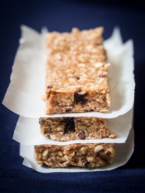 ev yapımı granola protein çubuğu