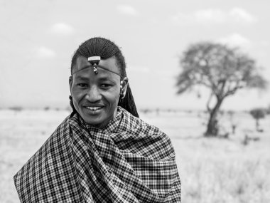 Mikumi, Tanzanya'daki Masai savaşçı.