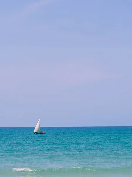 Dhow boot dicht bij de South Beach — Stockfoto
