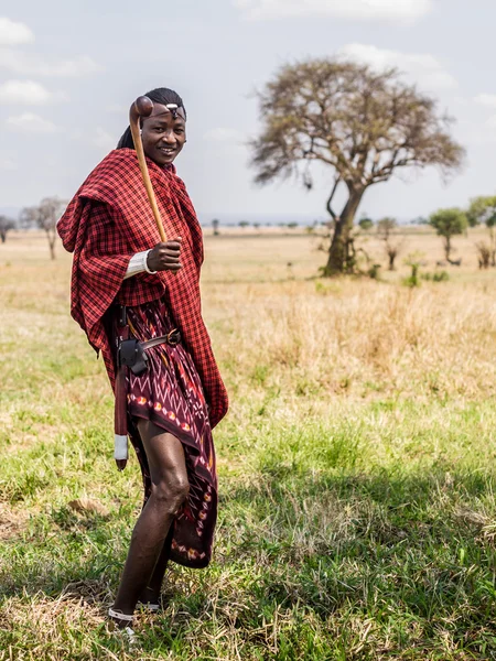 Guerrero masai en Mikumi, Tanzania . — Foto de Stock