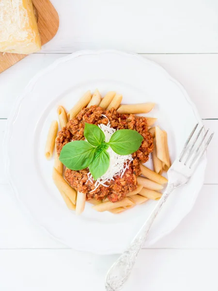 Pasta con salsa vegetariana y parmesano — Foto de Stock