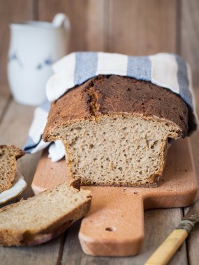 Taze ev yapımı ekmek.