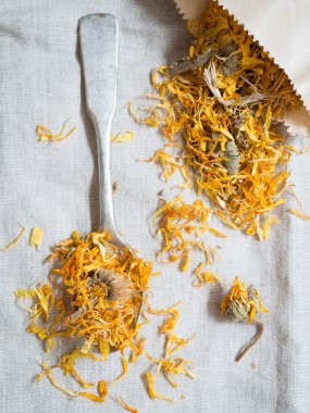Kuru calendula officinalis