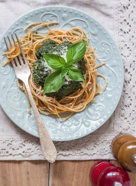 Pesto verde con pasta . — Foto de Stock