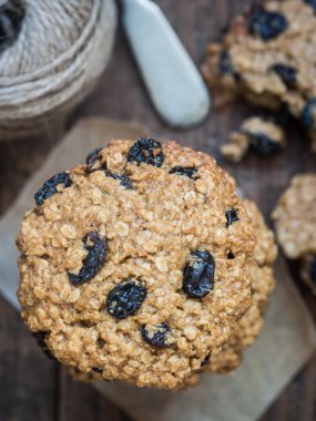 Yazıldığından yulaf ezmeli kurabiye.