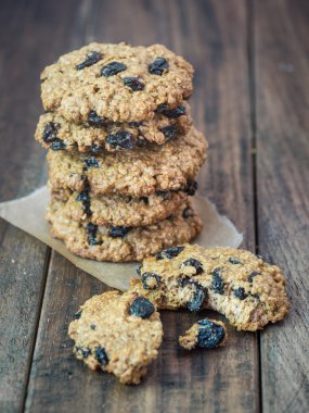 Yazıldığından yulaf ezmeli kurabiye.