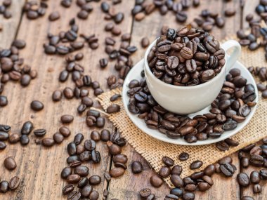 Kavrulmuş kahvenin espresso fincan