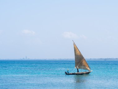Balıkçılar bir dhow tekne