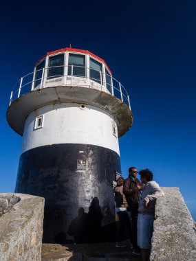 Güney Afrika'da Cape Point üstündeki eski deniz feneri.