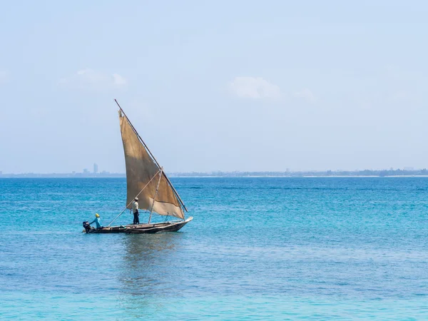 Fishermen on a dhow boat — Stock Photo, Image