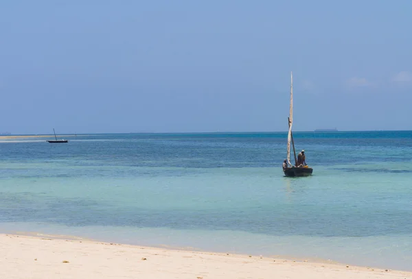 Fishermen on a dhow boat — Stock Photo, Image