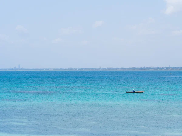 Tanzanian fisherman on a  boat — Stock Photo, Image