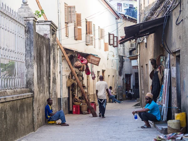 Local people walking on one of the narrow streets — Stock Photo, Image