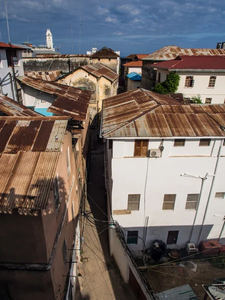 Arquitectura y techos típicos en Stone Town — Foto de Stock