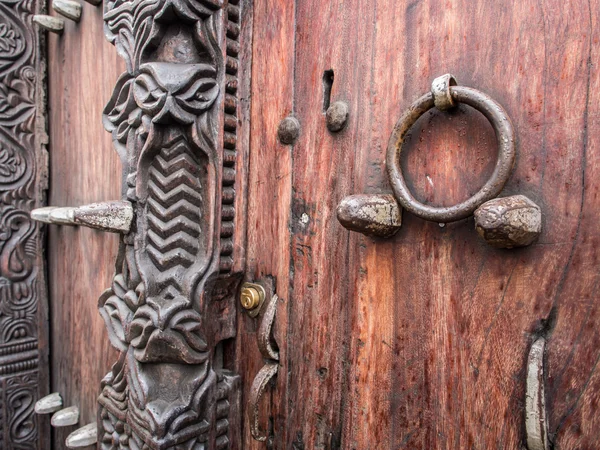 Traditional wooden carved door — Stock Photo, Image