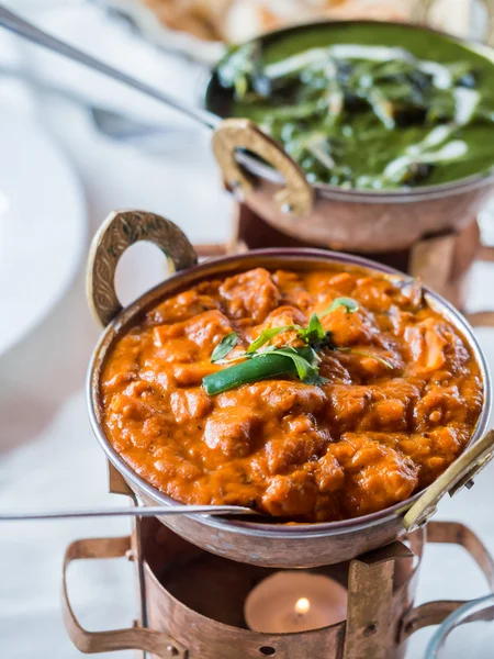 Gamberetti rossi curry e palak paneer — Foto Stock