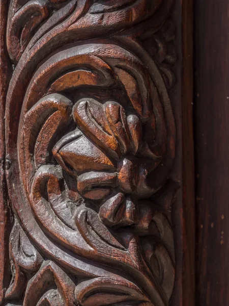 Floral ornaments on wooden carved door — Stock Photo, Image