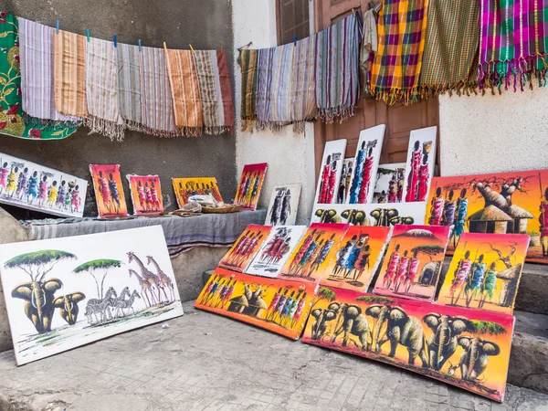 Loja local de venda de tingatinga pinturas — Fotografia de Stock