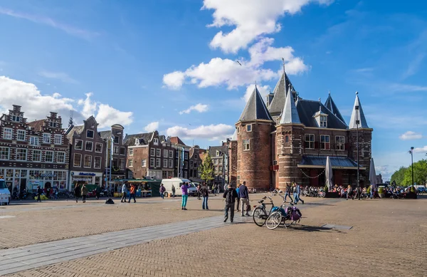 Nieuwmarkt (el Nuevo Mercado) y el Waag — Foto de Stock