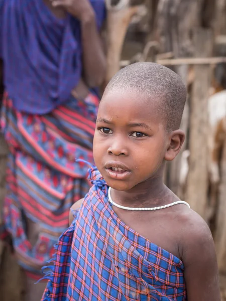 Masajové dítě vedle kozy croft — Stock fotografie